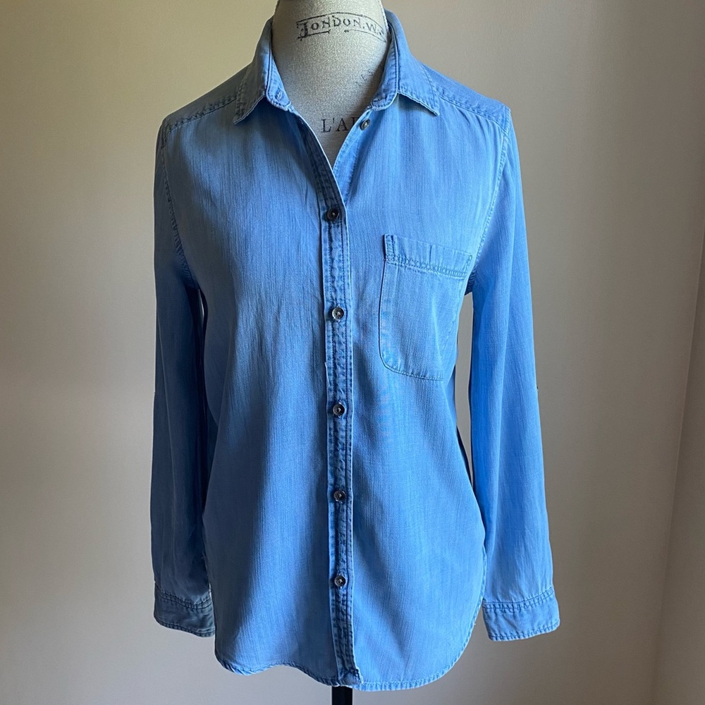 American Eagle Outfitters Button Up Denim Top